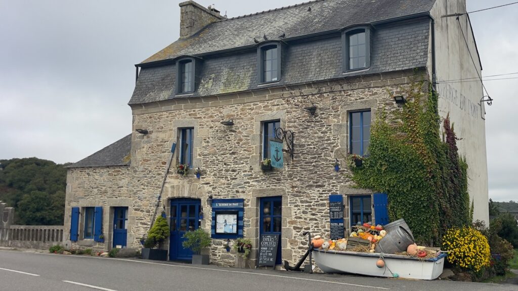 Restaurant L'auberge du pont Paluden Aber Wrach tout proche de notre location gite Ty Bernhel