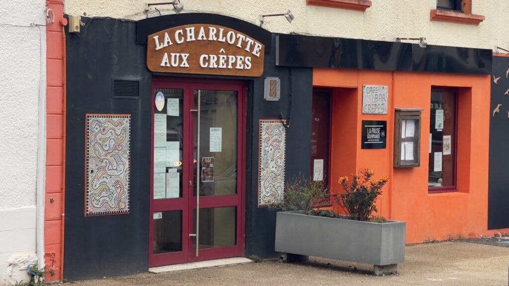 Restaurant Charlotte aux crêpes Landéda tout proche de notre location gite Ty Bernhel