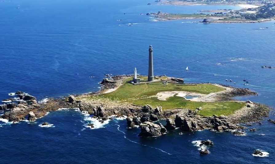 Visite du phare de l'ile Vierge au départ du port de l'Aber Wrach - vacances gite Ty Bernhel Landéda